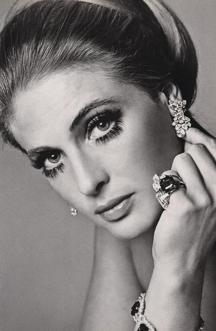 FRANCESCO SCAVULLO - Countess Anna Camerana Bozza, Town: Artist: FRANCESCO SCAVULLO Print Title: Countess Anna Camerana Bozza, Town & Country Cover, 1968 Medium: photolithograph Printed in: the USA, 1980’s Image Size: approx. 12.5 x 8.5” Zenzile Miriam 