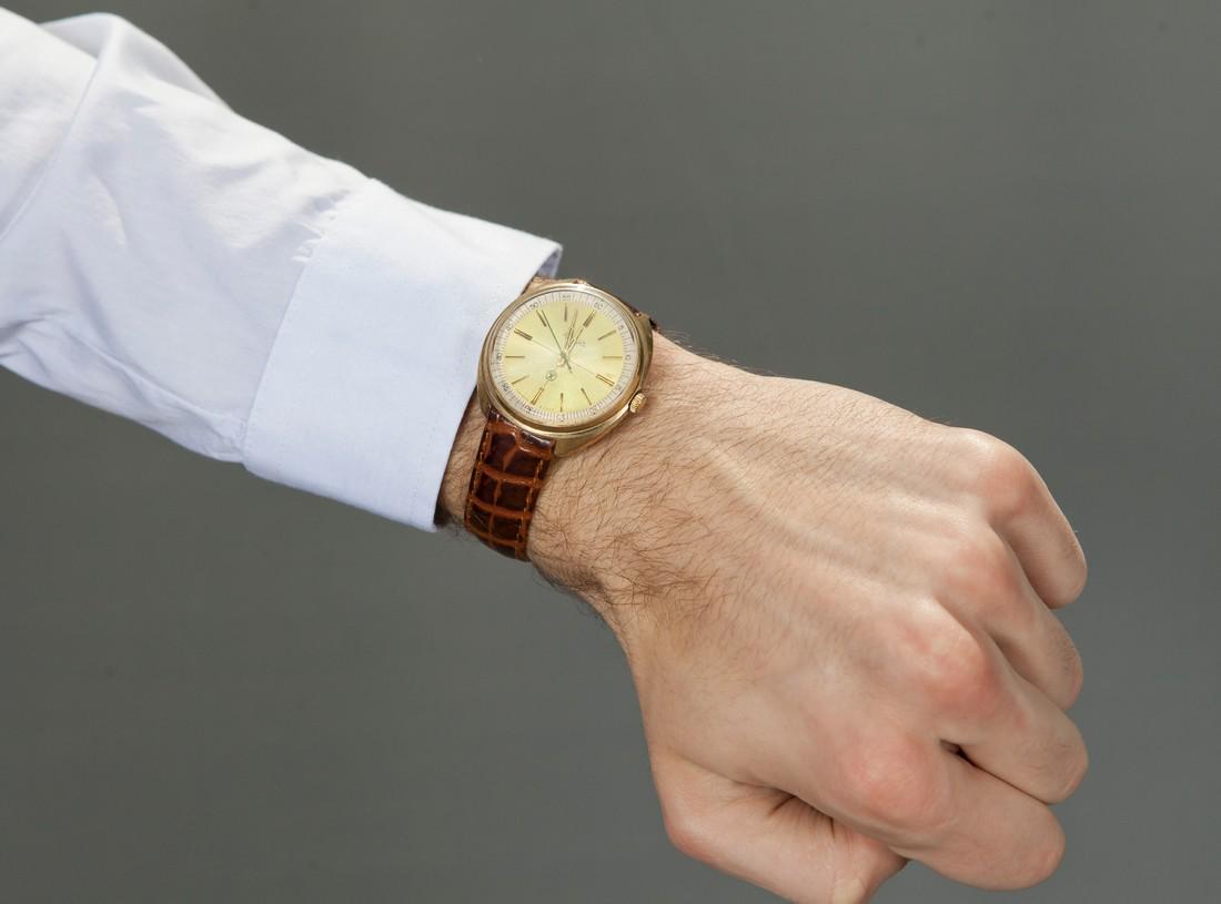 Raketa (quality mark) Vintage Men Wrist Watch / Russian: Materials Band material: Leather Gold, Stainless steel Raketa (quality mark) vintage men wrist watch russian antique unisex white USSR watches. Original rare vintage unisex watch. Soviet watch. Mechan