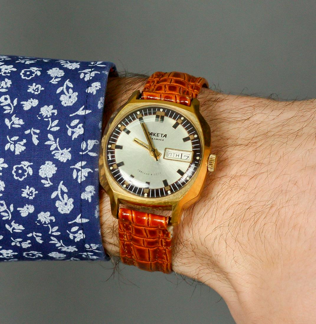 Raketa Vintage Men Wrist Watch / Golden White Vintage: Materials Band material: Leather Gold, Stainless steel Raketa vintage men wrist watch russian antique unisex white USSR watches. Soviet Wrist Watch. Golden Color Vintage Men Wrist Watch. Original rare