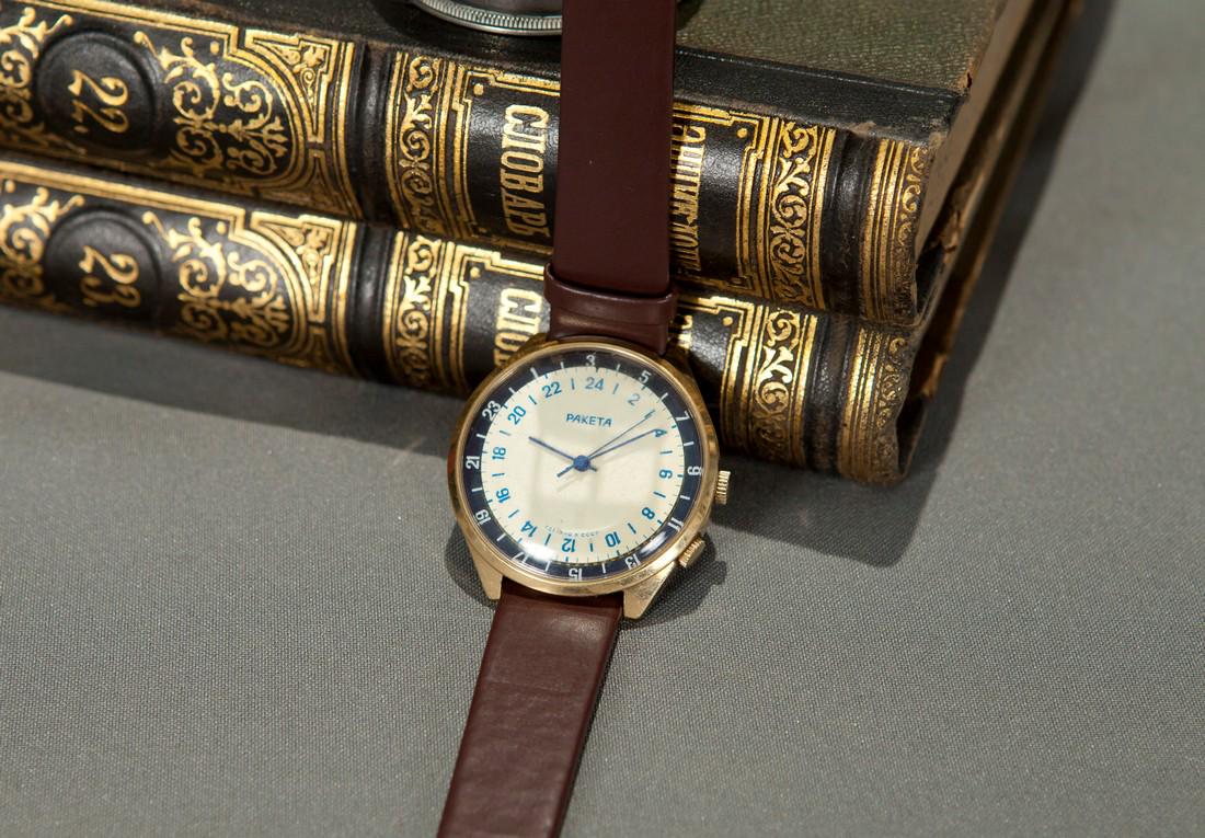 Raketa Vintage Men Wrist Watch Russian Antique Unisex: Materials gold, stainless steel, leather Raketa vintage men wrist watch russian antique unisex white USSR watches. Soviet Wrist Watch. Golden Color Vintage Men Wrist Watch. Original rare vintage unise