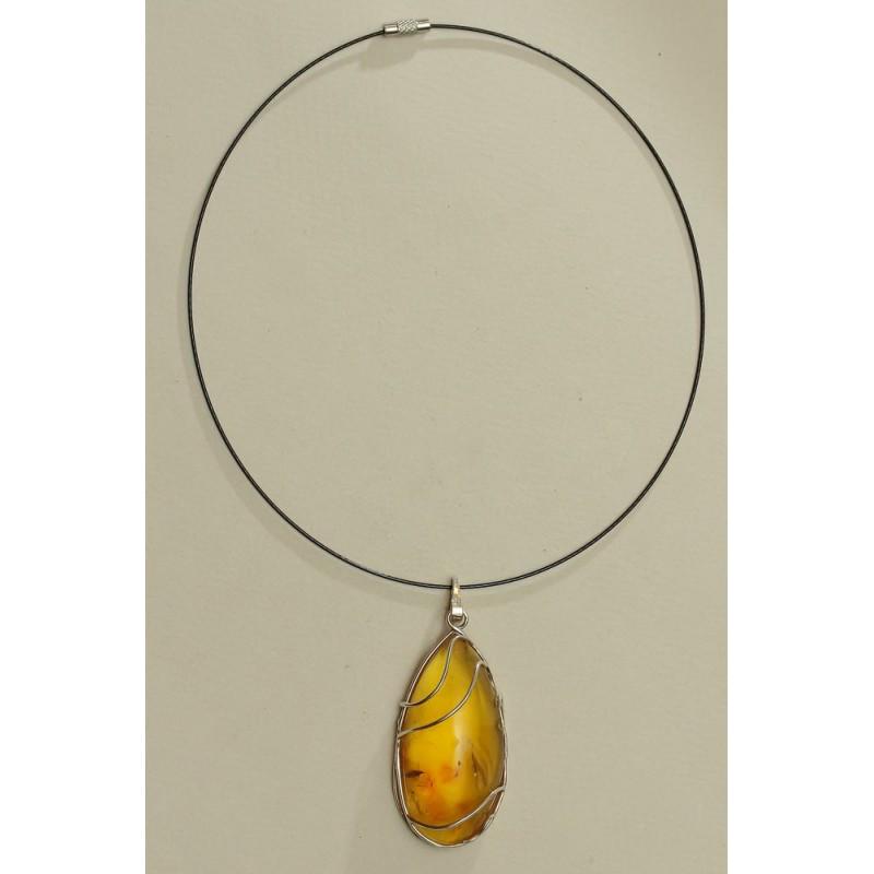 15.3 g. natural Baltic amber pendant with inclusion: Most likely a beetle (Coleoptera) in stone. Pendant made in silver 925 stamped. The age of amber and insect 45-50 million years ! Weight: 15.3 gram Beads size: 14x30x56 mm Stone: 100% natural Baltic a