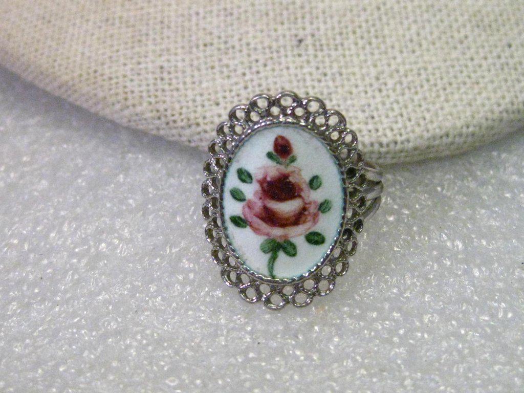 Vintage Sterling Silver Enameled Rose Filigree Framed: Vintage Sterling Silver Long Oval Enameled Rose Ring with Filigree Frame. It is a size 4.5. It has a triple split band at the top sides that forms into a 3.8 mm single band at the back with three ridg