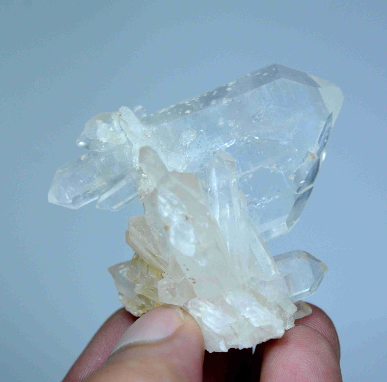 45 Gram Well Terminated Natural Fadan Quartz Specimen: Title:45 Gram Well Terminated Natural Fadan Quartz Specimen Weight: 45 Gram Size/Dimensions: 51x47x22 mm Origin: Pakistan Reserve: $20.00 Shipping: Domestic: Flat-rate of $15.00 to anywhere within the