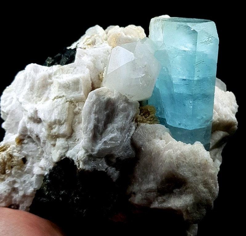 Aquamarine Var Beryl Crystal Specimen with Quartz and: Material Gem type: Aquamarine Description Aquamarine Var Beryl Crystal Specimen with Quartz and Albite Feldspar from Skardu Pakistan Weight : 1629 Gram Specimen size : 120*110*105 mm Crystal Size : 67