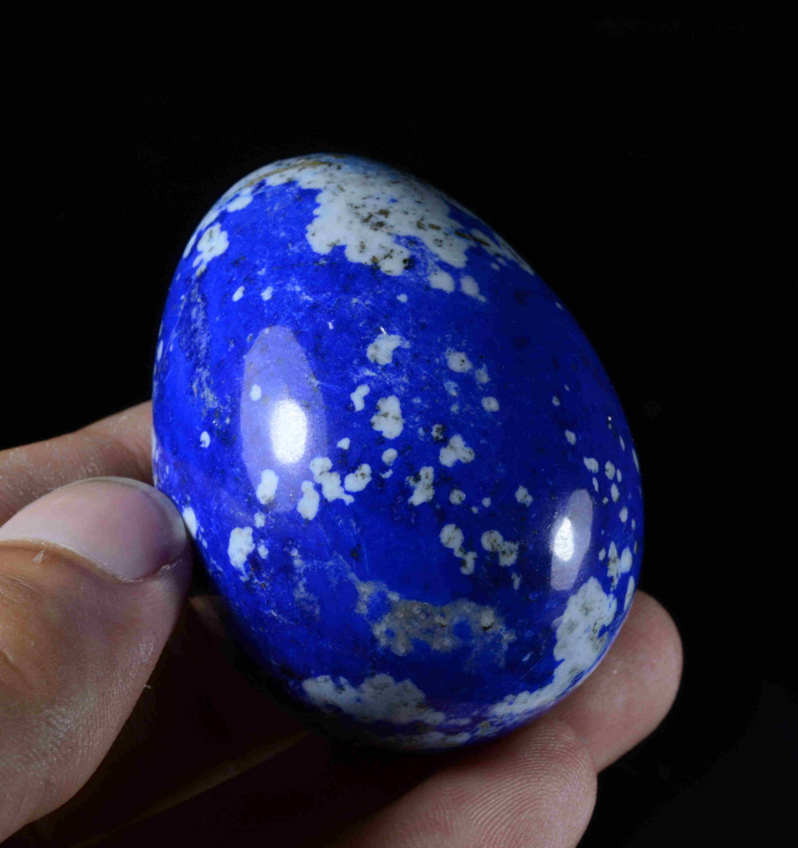 111 Gram Topa Quality Hand Made Lapis Lazuli Egg: Title:111 Gram Topa Quality Hand Made Lapis Lazuli Egg Weight: 111 Gram Size/Dimensions: 52x38x38 mm Origin: Afghanistan Reserve: $20.00 Shipping: Domestic: Flat-rate of $15.00 to anywhere within the 