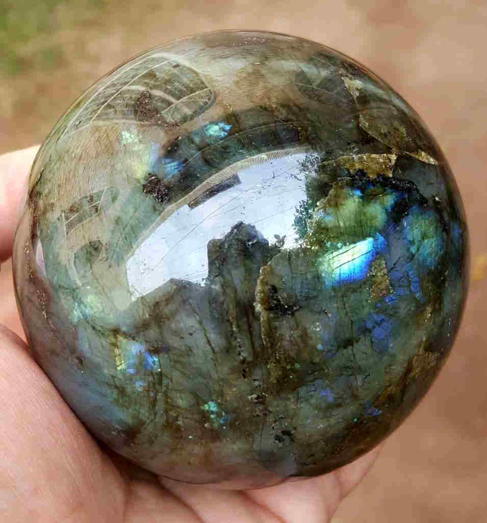 Amazing Labradorite Sphere: Title: Amazing Labradorite Sphere Gemstones: Mineral Carat Weights: 890 Grams Size/Dimensions: Diameter - 86 mm Additional Info: Amazing Labradorite Sphere Reserve: $200.00 Shipping: Domestic: Flat-ra