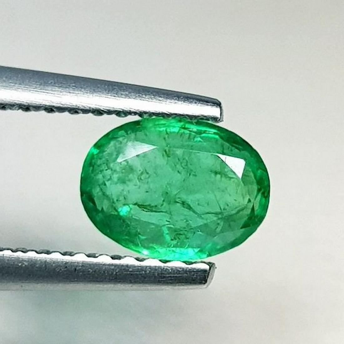 Natural Emerald Oval Cut 0.92 ct (1 of 6)