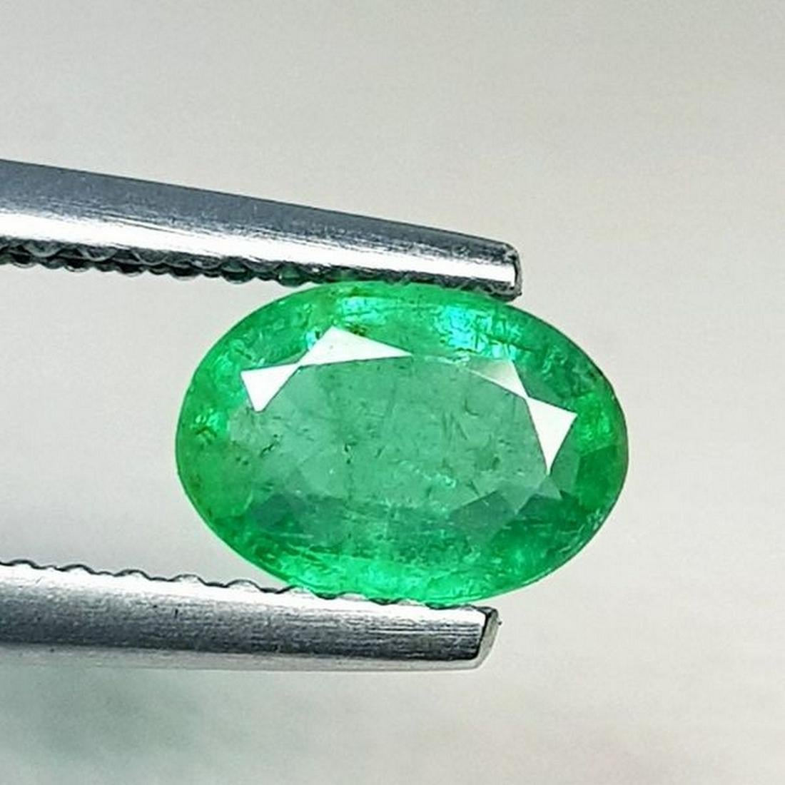 Natural Emerald Oval Cut 0.82 ct (1 of 5)