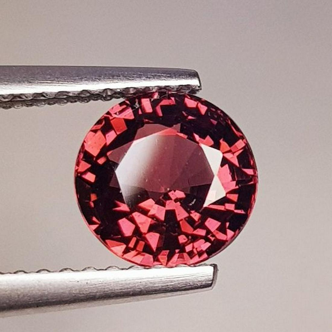 Natural Rhodolite Garnet Round Cut 2.00 ct: No Reserve! Title: Natural Rhodolite Garnet Round Cut 2.00 ct Color/Clarity: VVS - VS Gemstones: Gemstones Carat Weights: 2 Size/Dimensions: 7.00 x 7.00 x 4.80 Additional Information: Round - Burma Sh