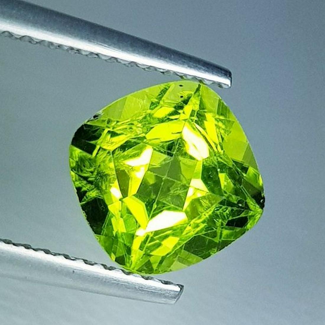 2.59 ct Natural Peridot Cushion Cut: No Reserve! Title: 2.59 ct Natural Peridot Cushion Cut Color/Clarity: VVS Gemstones: Loosegemstone Carat Weights: 2.59 Size/Dimensions: 8.00 x 8.00 x 5.50 Additional Information: Cushion - Pakistan Sh