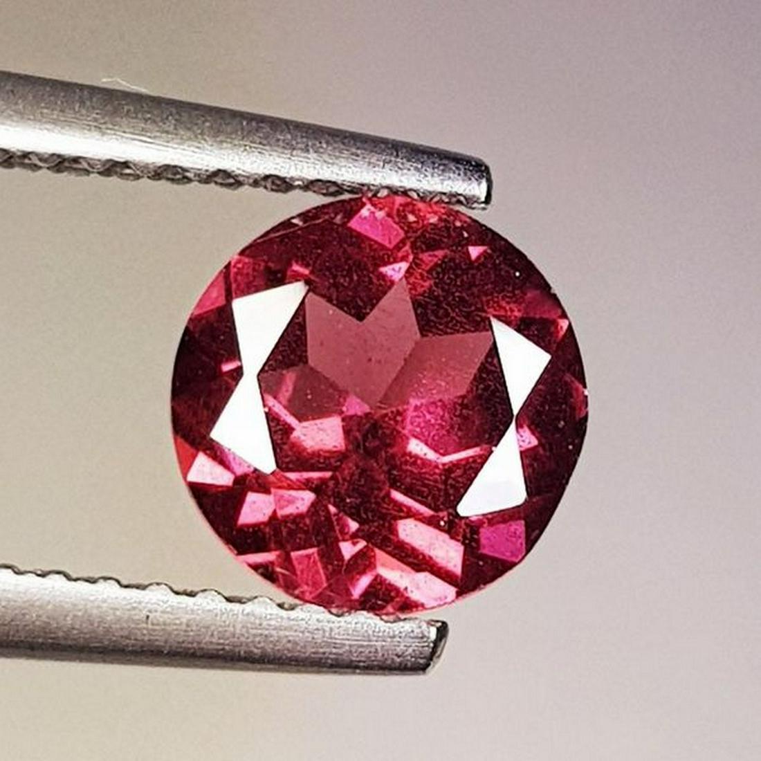 Natural Rhodolite Garnet Round Cut 1.50 ct: No Reserve! Title: Natural Rhodolite Garnet Round Cut 1.50 ct Color/Clarity: VVS - VS Gemstones: Gemstones Carat Weights: 1.5 Size/Dimensions: 7.00 x 7.00 x 4.00 Additional Information: Round - Burma 