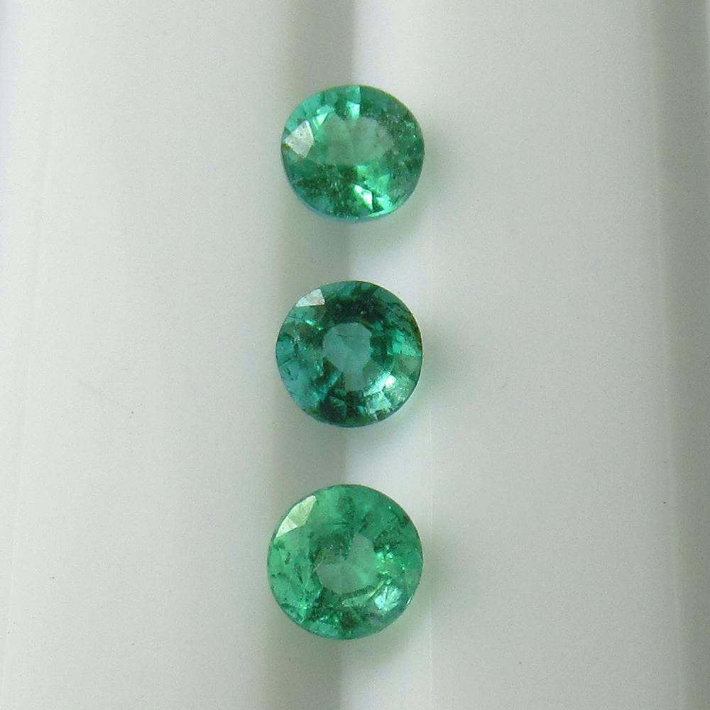 1.15 Ct Natural 3 Zambian Emerald Round Set (1 of 2)