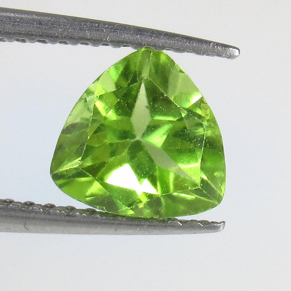 1.30 Ct Natural Pakistan Peridot Trillion Cut: No Reserve! Title: 1.30 Ct Natural Pakistan Peridot Trillion Cut Color/Clarity: VVS Gemstone: Natural Peridot Carat Weight: 1.30 Size/Dimensions: 7.10 x 7.10 x 4.30 mm Additional Information: Top Clas