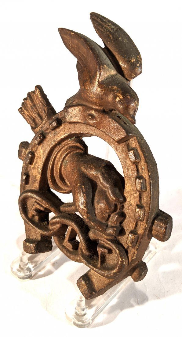 Cast Iron Odd Fellow Plaque Horseshoe w/ a Bird & Hand: Title: Cast Iron Odd Fellow Plaque Horseshoe With A Bird & Hand Date: Origin: Dimension: 5 1/2" H x 6 3/4" W Provenance/Additional Info: Cast Iron Odd Fellow plaque horseshoe with bird on top, & "Trip