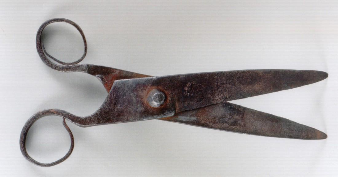 A good pair of early 19th century iron scissors: Title: A good pair of early 19th century iron scissors Date: c. 1825 Dimension: 9 7/8" Shipping: Domestic: Flat-rate of $15.00 to anywhere within the contiguous U.S. International: Foreign shipping ra