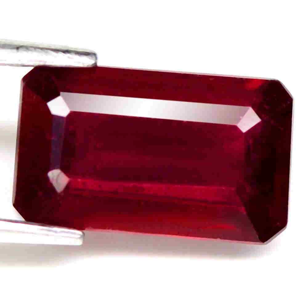 2,66 cts Natural Octagon Blood Red ruby (1 of 3)