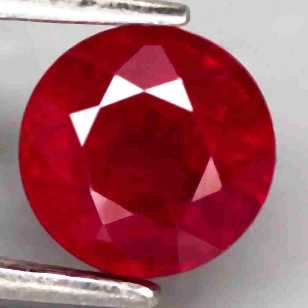 2,79 cts Natural Round Blood Red Ruby (1 of 3)