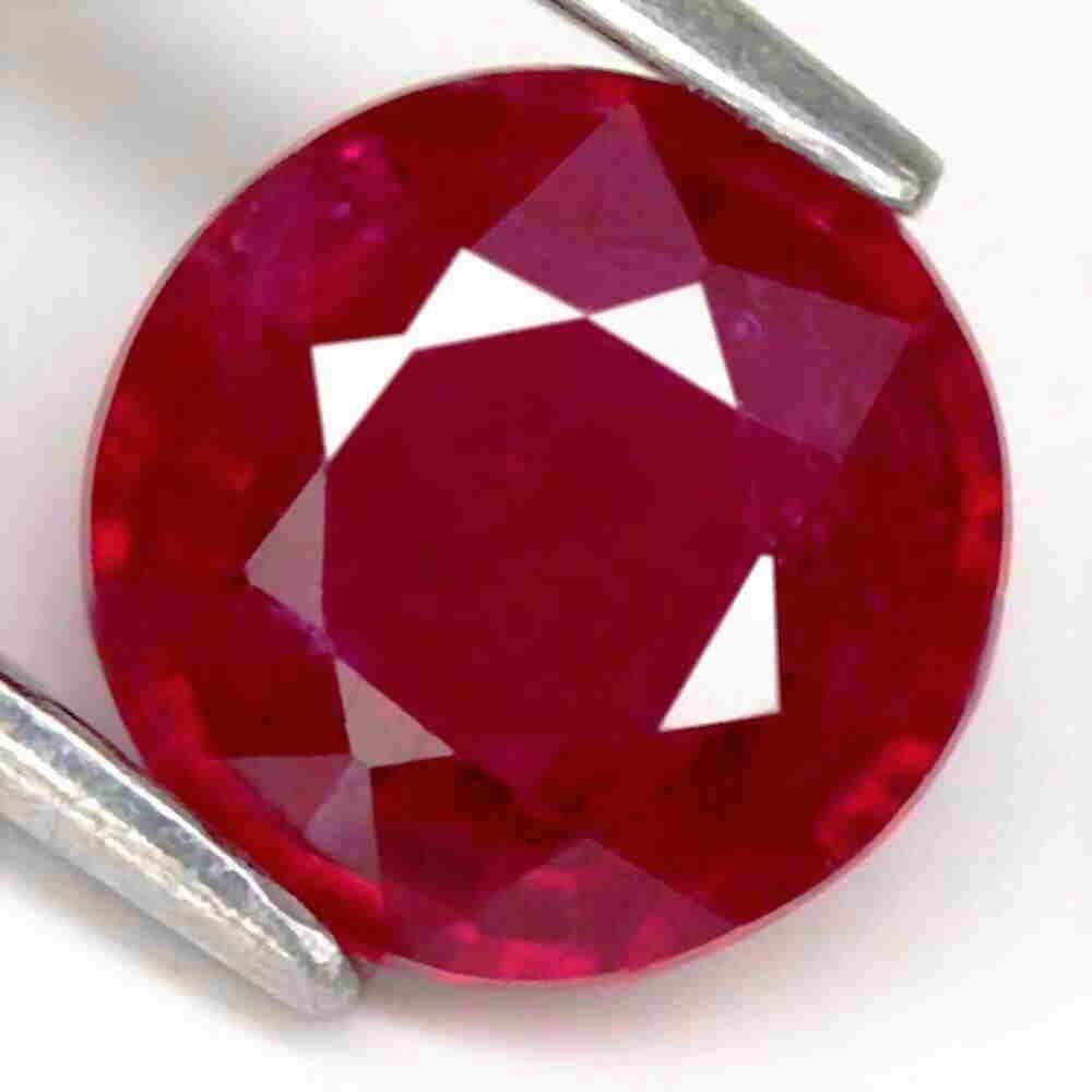 1,59 cts Natural Round Blood Red Ruby (1 of 3)