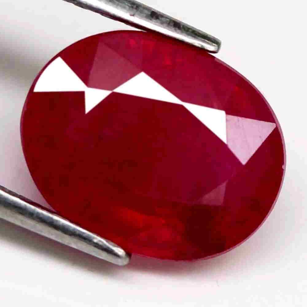 4,20 cts Natural Oval Blood Red Ruby (1 of 3)