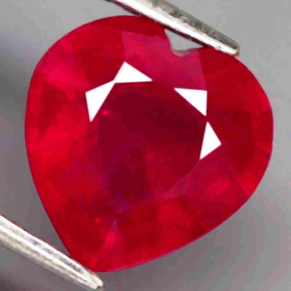 3,13 cts Natural Heart Red Ruby (1 of 3)