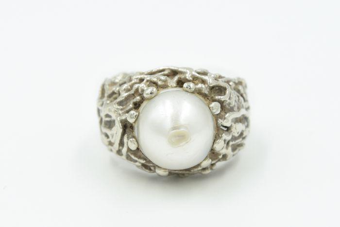 Mid Modern Ed Wiener White Gold and Pearl Ring: Mid Modern Ed Wiener White Gold and Pearl Ring; 14k white gold; 10.8dwt/16.8g; pearl = 14mm x 11mm; Ring Size 7; GIA Report No. 1192274300 Reserve: $780.00 Shipping: Domestic: Free shipping to anywher