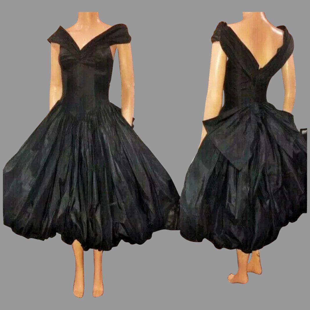 Vtg David Fielden England pure silk bubble hem & Tulle: Spectacular made in England pure silk Couture David Fielden Bubble dress Spectacular in details and look. more so in real life , Bust-34" Waist-26" In very good vintage condition. Back zipper closure 