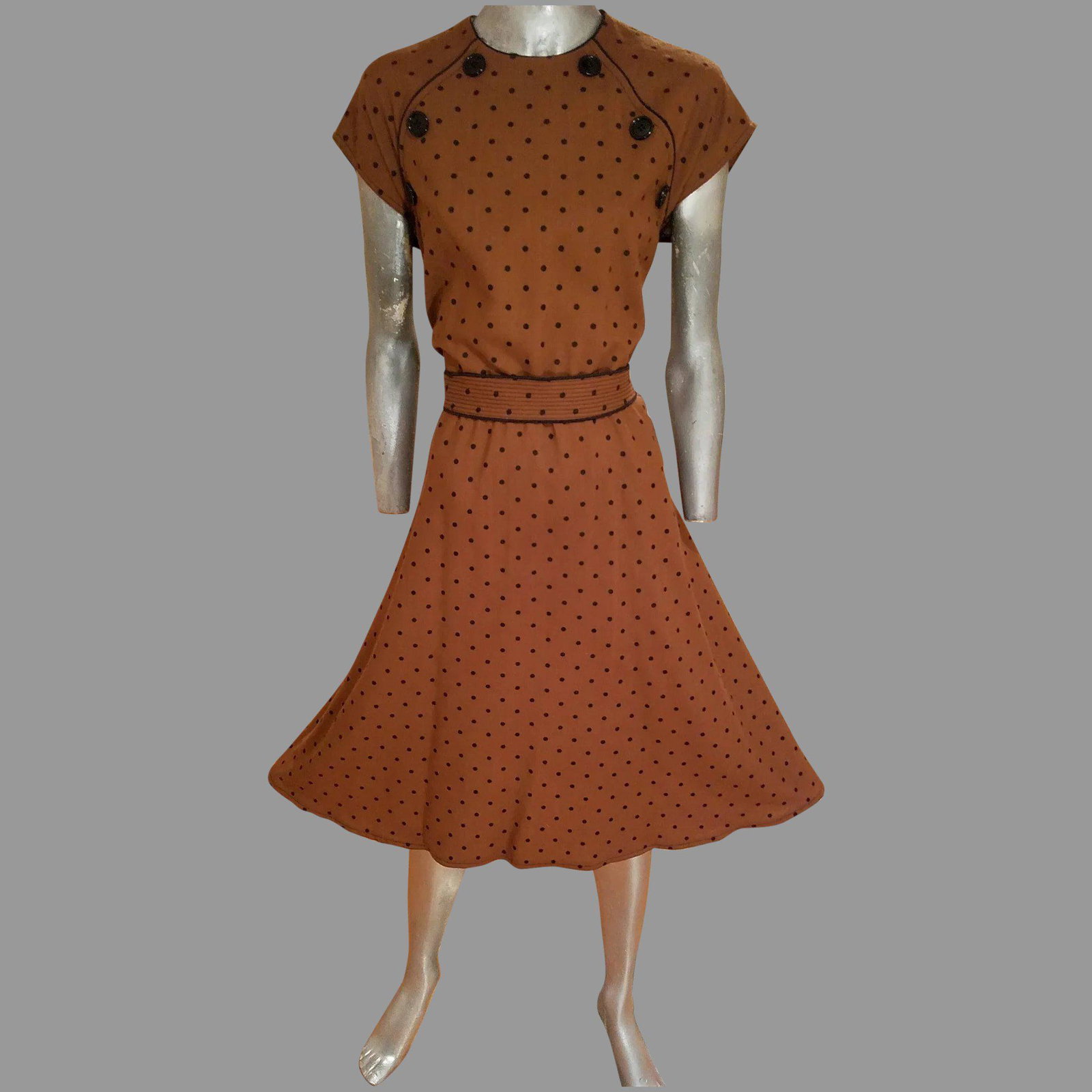 Vtg Leslie Fay Brown Polka dot A line dress with belt: A beautiful Original Leslie Fay Linen dress with its own belt and black buttons for design. It is a Vintage size -14 In very good vintage condition and a great look. Bust=36-37" Waist- 28-32" Elastic 