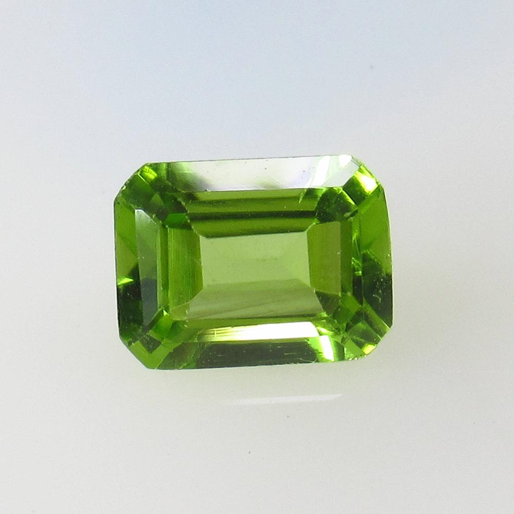 1.48 Ct Natural Pakistan Peridot Octagon Cut: No Reserve! Title: 1.48 Ct Natural Pakistan Peridot Octagon Cut Stone Clarity: VVS Gemstones: Natural Peridot Carat Weights: 1.48 Size/Dimensions: 7.90 x 6.00 x 3.80 mm Additional Information: Top Cla