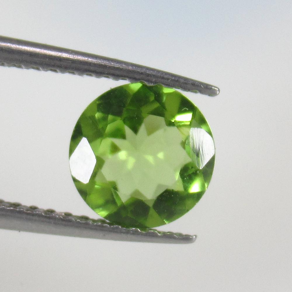 1.27 Ct Natural Pakistan Peridot Round Cut: No Reserve! Title: 1.27 Ct Natural Pakistan Peridot Round Cut Stone Clarity: VVS Gemstones: Natural Peridot Carat Weights: 1.27 Size/Dimensions: 7.20 x 7.20 x 3.60 mm Additional Information: Top Class