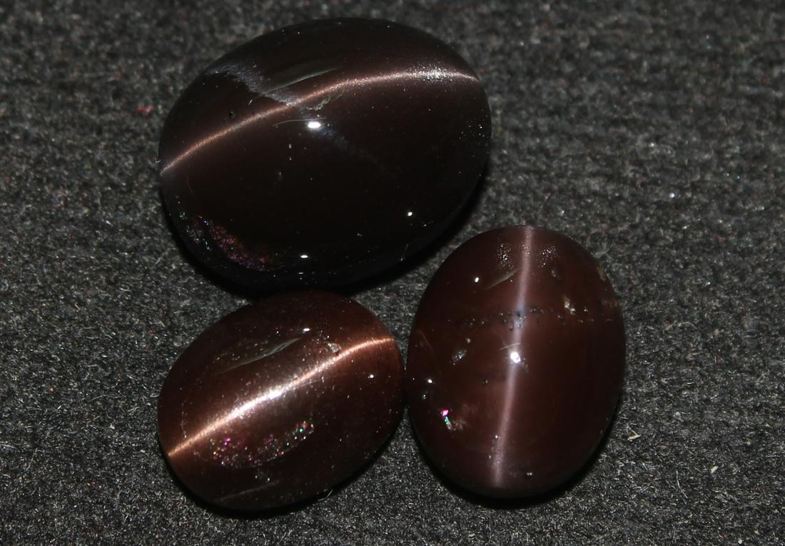 13.66 Ct Natural Spectrolite Cat's Eye Lot: No Reserve! Title: 13.66 Ct Natural Spectrolite Cat's Eye Lot Additional Info: Gemstone : Spectrolite Cat's EyeTreatment : No Treatment Origin : AfricaWeight : 13.66 CaratsShape : Oval Cabochon Dimens