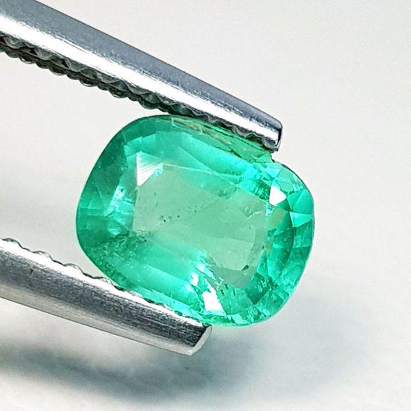 Natural Emerald Cushion Cut 0.69 ct (1 of 5)