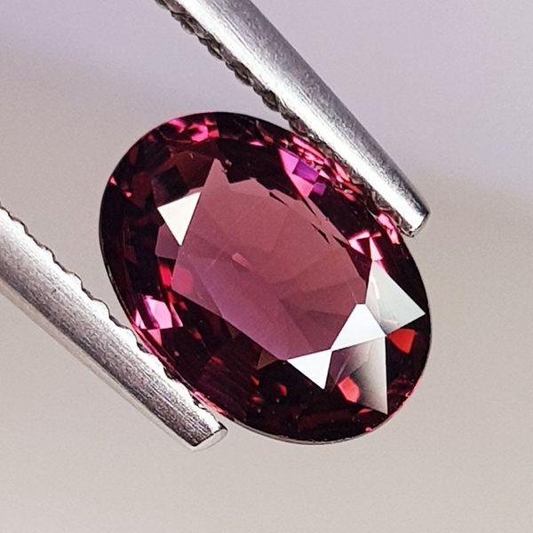 Natural Rhodolite Garnet Oval Cut 1.68 ct: No Reserve! Title: Natural Rhodolite Garnet Oval Cut 1.68 ct Color/Clarity: VVS - VS Gemstones: Gemstones Carat Weights: 1.68 Size/Dimensions: 8.50 x 6.10 x 3.50 Additional Information: Oval - Burma S