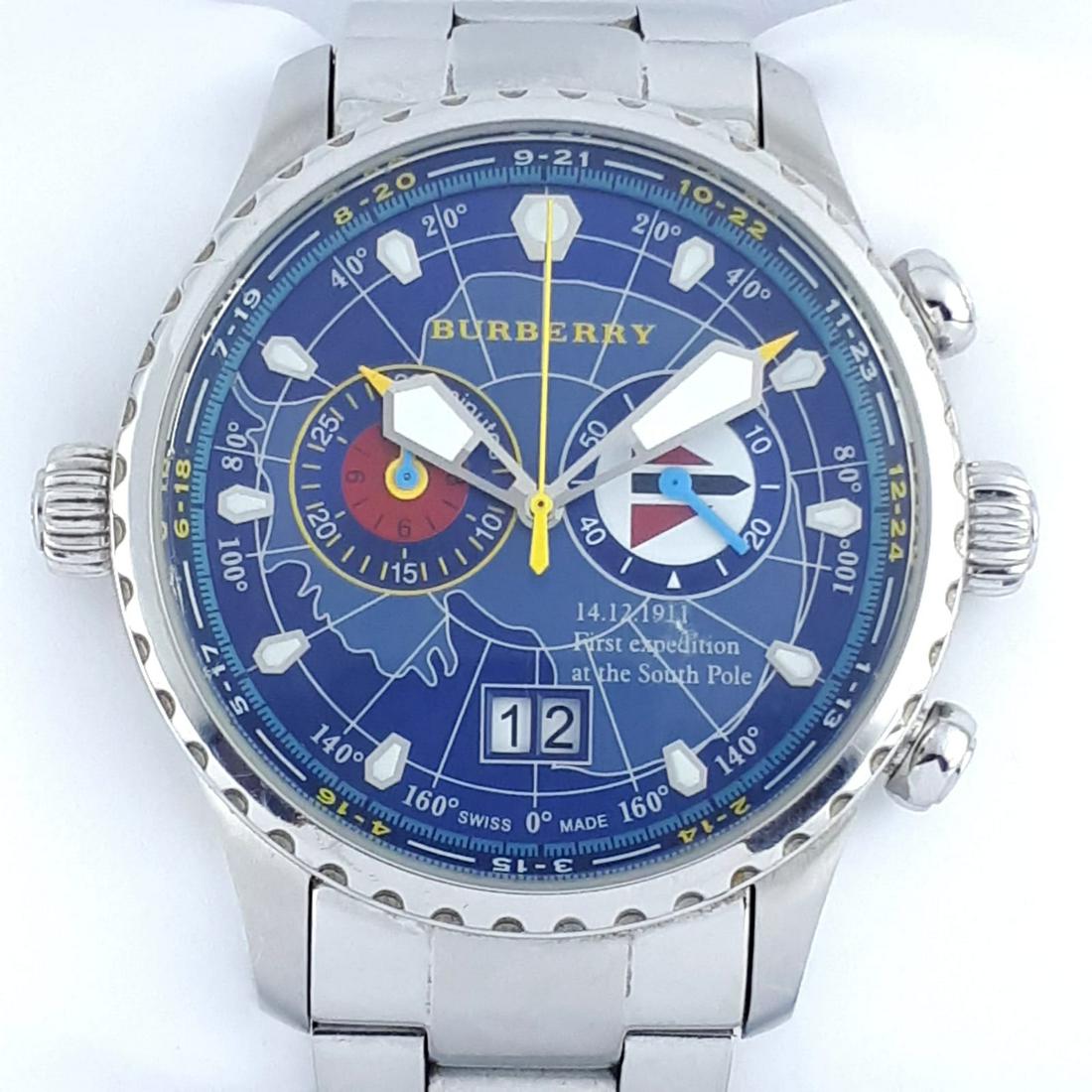 Burberry - BU7504 - Men - 2011-present: Brand : Burberry Model : BU7504 Gender : Men Movement : Quartz Type : Analogue wristwatch Total Lenght : 21 cm / 8,27 inch (Including Watch Case) Case Size : 43 mm / 1,69 Inch Bracelet M