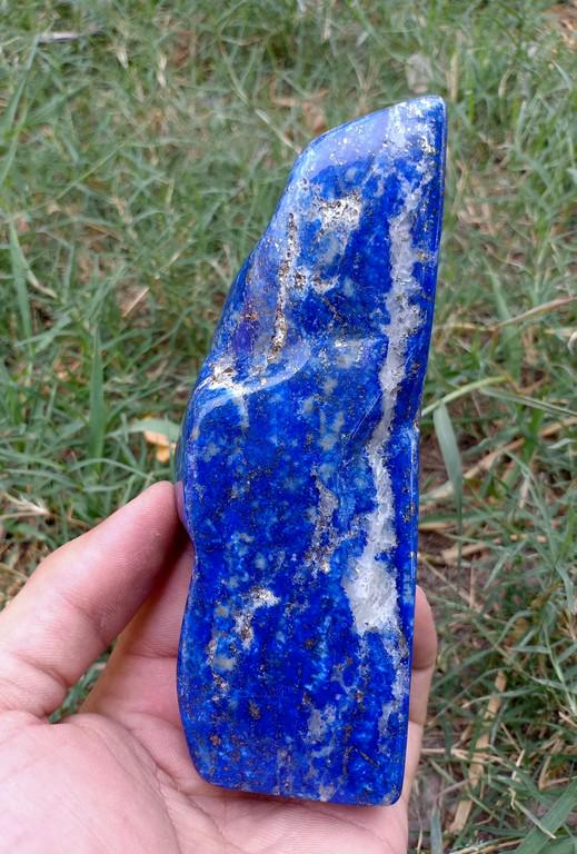 484 Gram Top Quality Royal Blue Hand Made Lapis Lazuli: Title: 484 Gram Top Quality Royal Blue Hand Made Lapis Lazuli Tumble Treatment: Natural Weight: 484 Gram Size/Dimensions: 135x51x36 mm Origin: Afghanistan Reserve: $50.00 Shipping: Domestic: Flat-rate