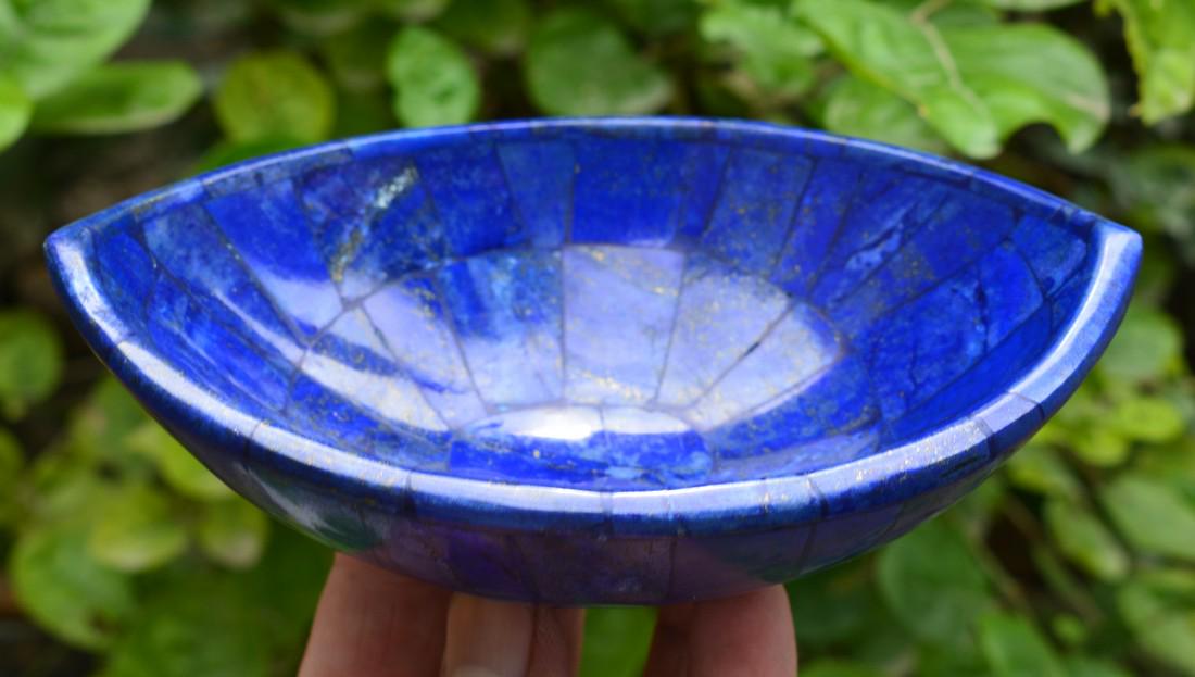 332 Grams Royal Blue Lapis Lazuli Bowl: Title: 332 Grams Royal Blue Lapis Lazuli Bowl Origin: Afghanistan Weight: 332 Grams Size/Dimensions: 145x105x40 MM Description: Natural Reserve: $70.00 Shipping: Domestic: Flat-rate of $30.00 to anywh