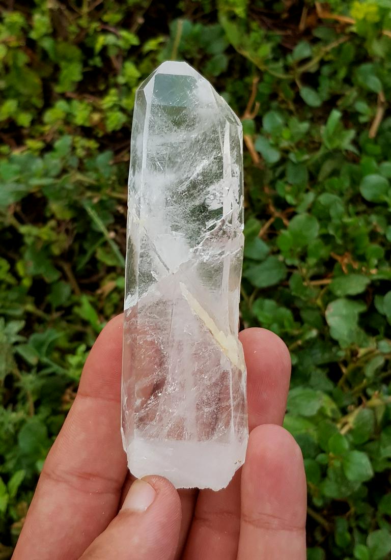 102 Gram Large Size Quartz Crystal Healing Stone: Title: 102 Gram Large Size Quartz Crystal Healing Stone Weight: 102 Gram Size/Dimension: 113x33x13 mm Origin: Pakistan Reserve: $30.00 Shipping: Domestic: Flat-rate of $15.00 to anywhere within the co