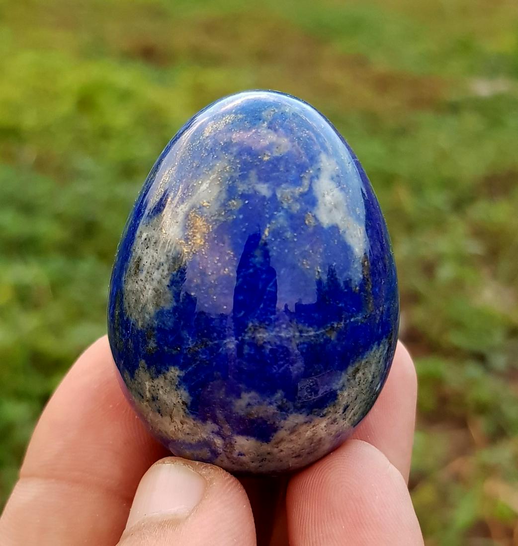 112 Gram Top Lapis Lazuli Egg: Title: 112 Gram Top Lapis Lazuli Egg Weight: 112 Gram Size/Dimension: 50x38x38 mm Origin: Afghanistan Reserve: $20.00 Shipping: Domestic: Flat-rate of $15.00 to anywhere within the contiguous U.S. In