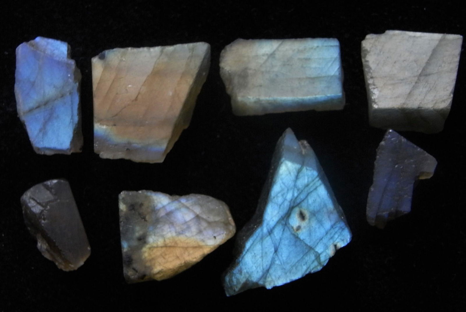 72.7 CT SET OF 8 MULTICOLOR LABRADORITE: Title: 72.7 CT SET OF 8 MULTICOLOR LABRADORITE Origin: Ampanihy, Atsimo-Andrefana, Madagascor Size: 1-2 cm / 14.54 gram Description: set of 8 iridescent, multicolor, translucent labradorite Reserve: $