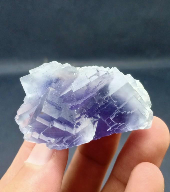 60 Gram Beautiful Natural Flourite Specimen: Title: 60 Gram Beautiful Natural Flourite Specimen Treatment: Natural Weight: 60 Gram Size/Dimensions: 49x30x30 mm Origin: Pakistan Reserve: $10.00 Shipping: Domestic: Flat-rate of $15.00 to anywhere 