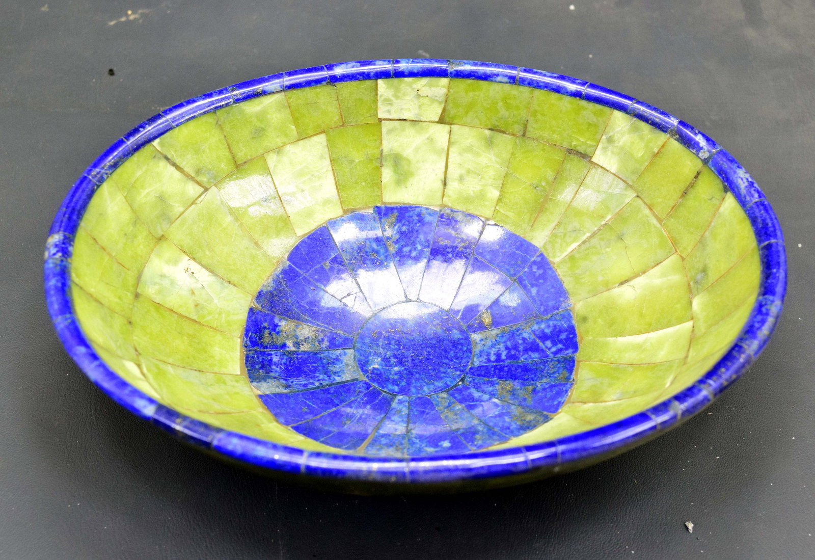 375 Gram Lovely Oval Shape Jade and Lapis Bowl ~: Materials lapis lazuli, jade more Description 375 Gram Lovely Jade and Lapis Bowl ~ Weight : 375 Gram Dimensions :160*120*60 mm Standard DHL Shipping Reserve: $70.00 Shipping: Domestic: