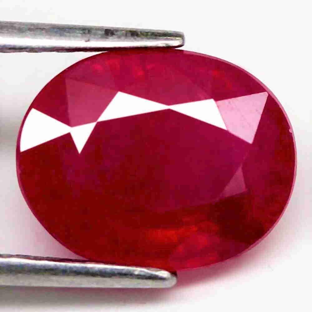 4,11 cts Natural Oval Blood Red Ruby (1 of 3)