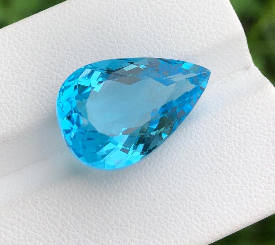 15 Carats Pear Cut Swiss Blu Topaz ~ 19x13x9 MM: Title: 15 Carats Pear Cut Swiss Blu Topaz ~ 19x13x9 MM Origin: Swiss Gemstones: Topaz Carat Weights: 15 Carats Size/Dimensions:19x13x9 MM Additional Info:Natural Reserve: $80.00 Shipping: Domestic: Fl