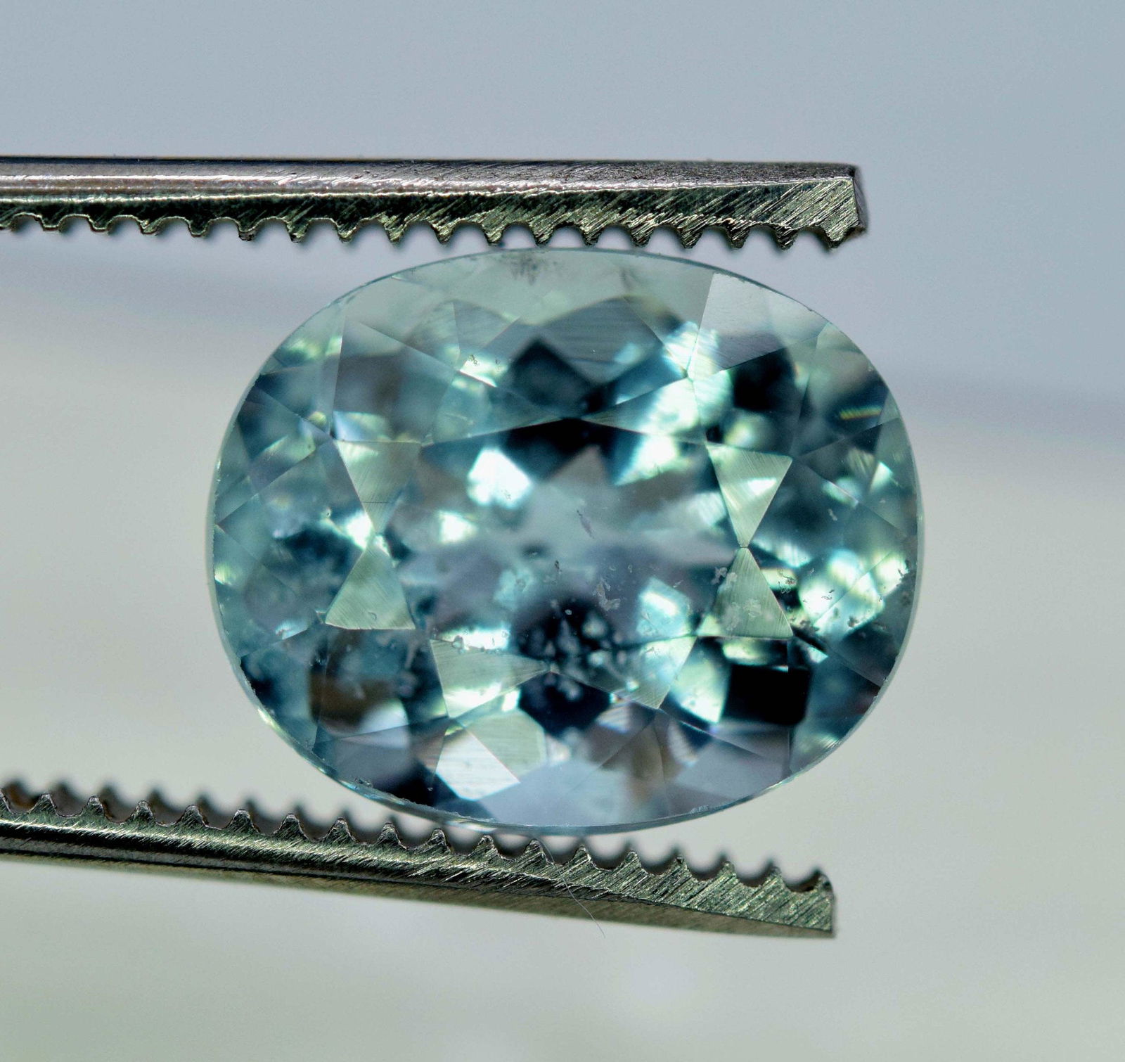5.70 Carats Oval Cut Natural Top Grade Color Aquamarine (1 of 5)