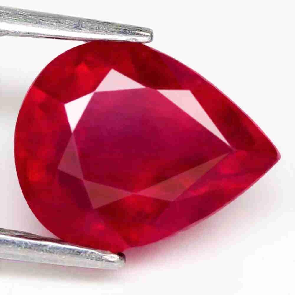 2,59 cts Natural Pear Blood Red Ruby (1 of 3)