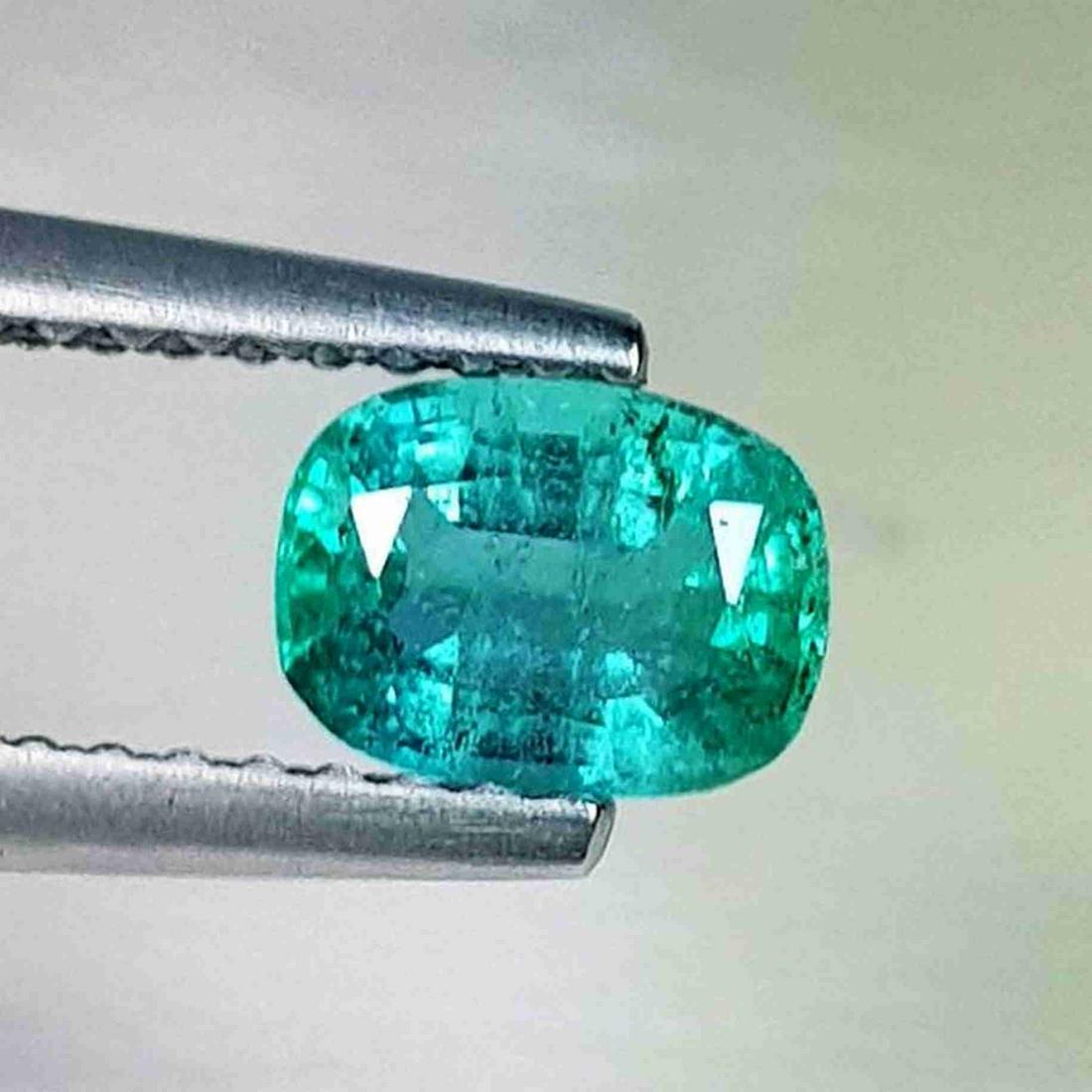 Natural Emerald Oval Cut 0.64 ct (1 of 5)