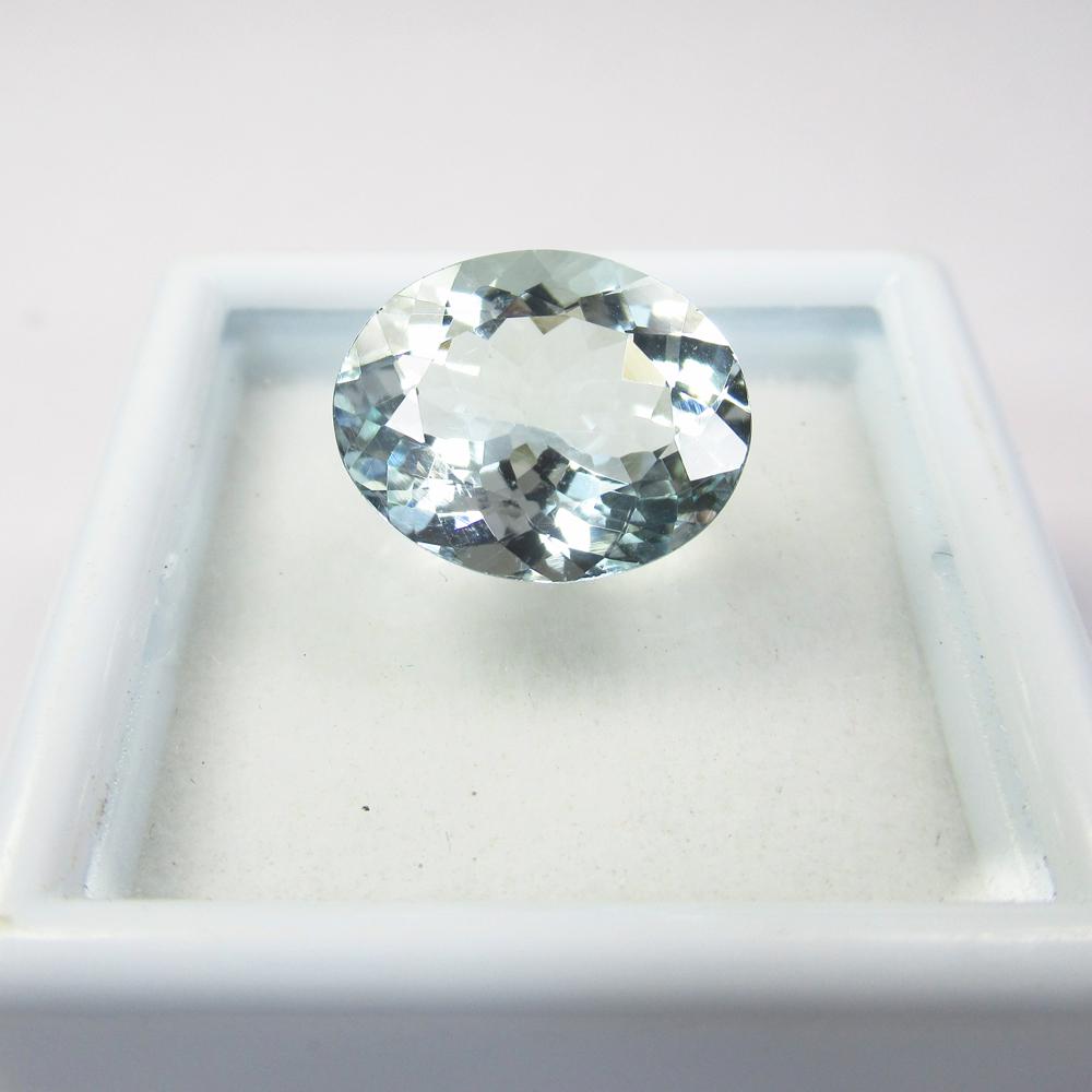 4.08 Ct Natural Aquamarine Oval Cut: No Reserve! Title: 4.08 Ct Natural Aquamarine Oval Cut Stone Clarity: VVS Gemstone: Natural Aquamarine Carat Weight: 4.08 Size/Dimensions: 12.40 x 10.00 x 6.10 mm Additional Information: Top Quality L