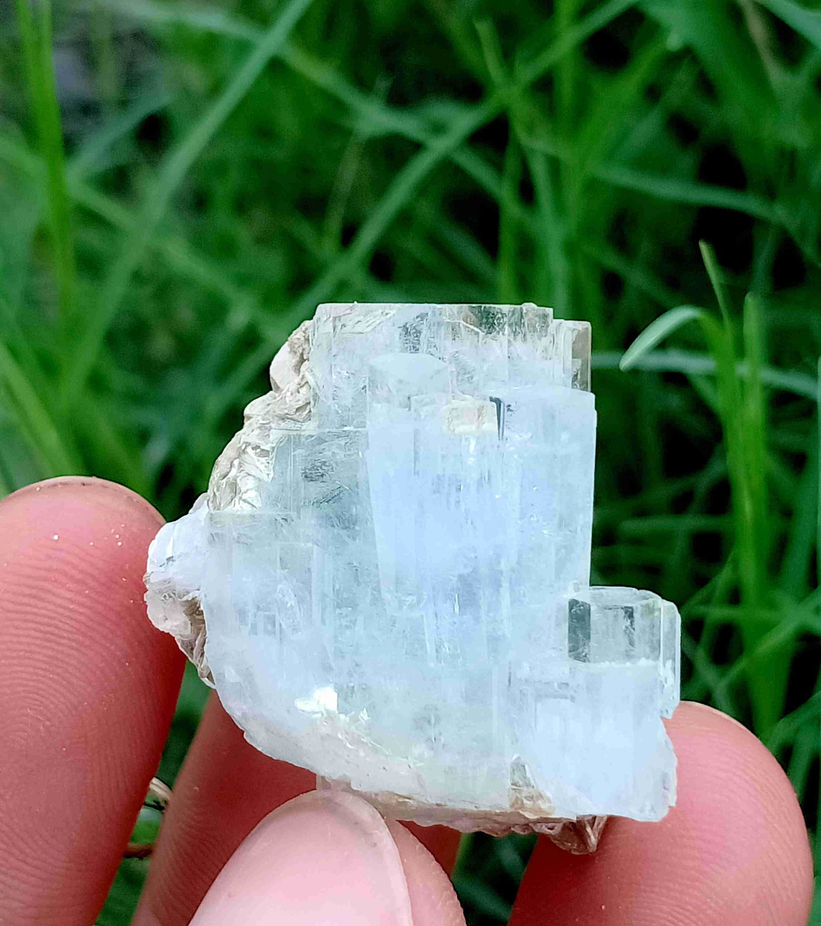 5 Gram Gorgeous And Perfact Termination Natural: Title: 5 Gram Gorgeous And Perfact Termination Natural Aquamarine With Mica Specimen Treatment: Natural Weight: 5 Gram Size/Dimensions: 29x28x22 mm Origin: Pakistan Reserve: $30.00 Shipping: Domestic: