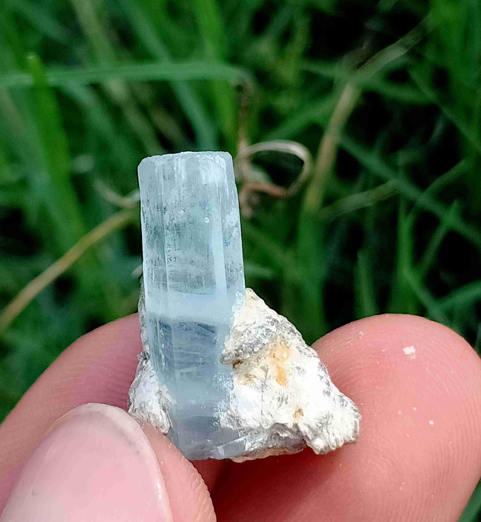 4 Gram Gorgeous Natural Aquamarine Specimen: No Reserve! Title: 4 Gram Gorgeous Natural Aquamarine Specimen Treatment: Natural Weight: 4 Gram Size/Dimensions: 16x13x12 mm Origin: Pakistan Shipping: Domestic: Flat-rate of $15.00 to anywhere withi