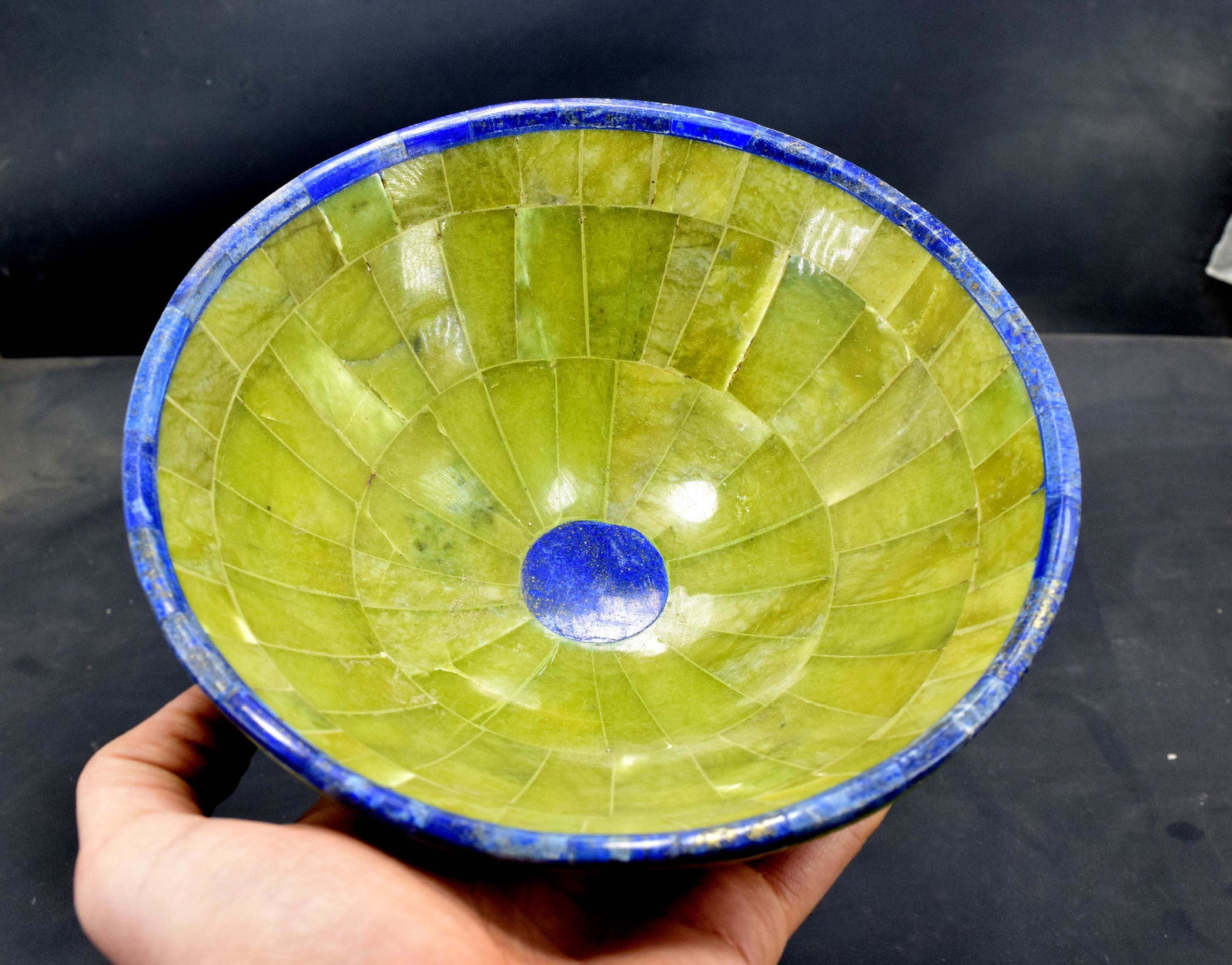 485 Gram Lovely Round Shape Jade and Lapis Bowl ~: Materials lapis lazuli, jade more Description 485 Gram Lovely Round Shape Jade and Lapis Bowl ~Hand Made ~ Hand Craft ~ Jewelry Box Weight : 485 Gram Dimensions : 155*155*54 mm Standard DHL Shipping R