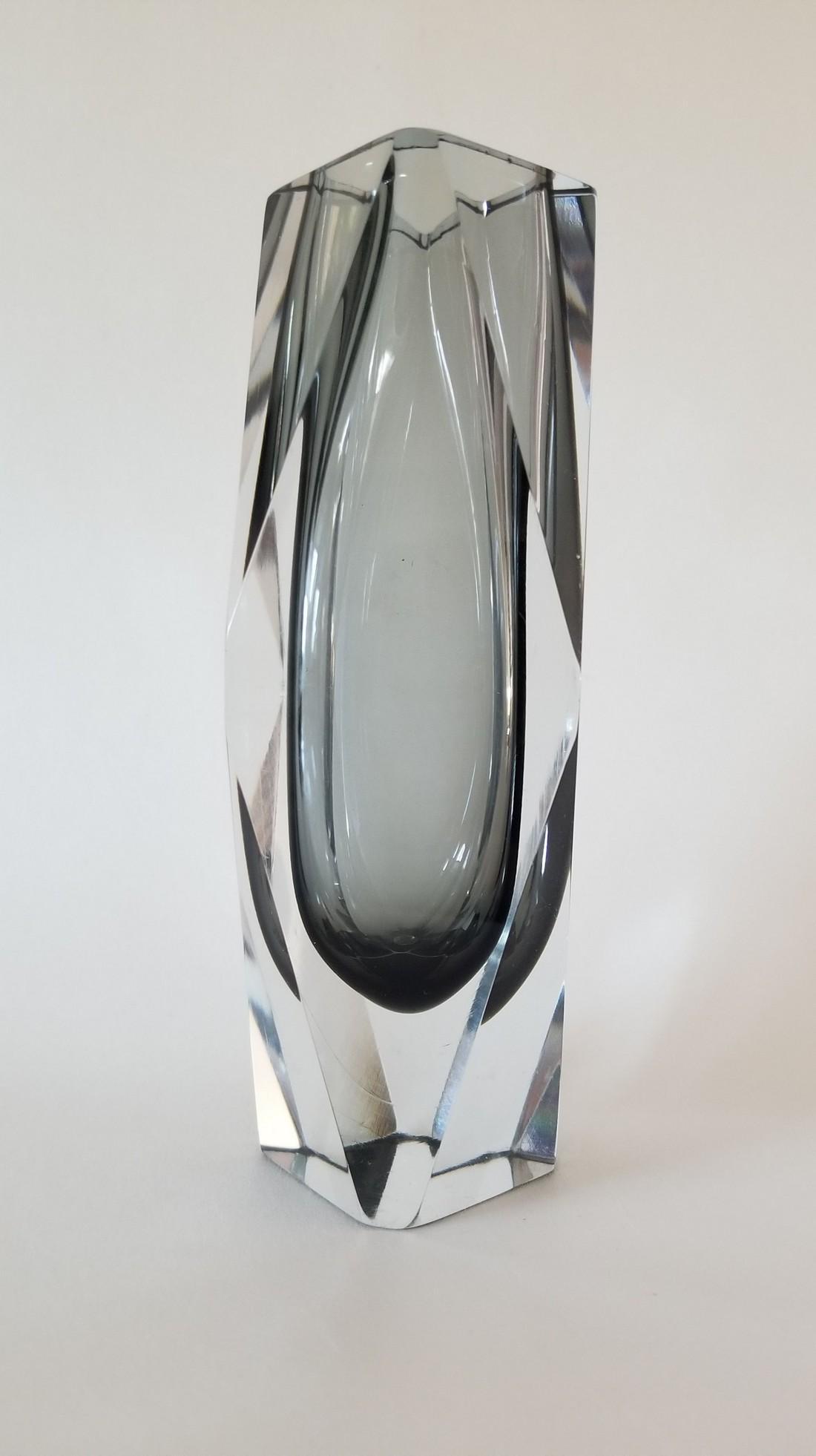 Mid Century Flavio Poli Faceted Vase: Title: Mid Century Flavio Poli Faceted Vase Maker: Flavio Poli Origin: Italy Date/Period: 1960s Materials:Cut crystal glass Size:6.5 x 1.75 inches Description:Very nice fine cut crystal Flavio Poli st
